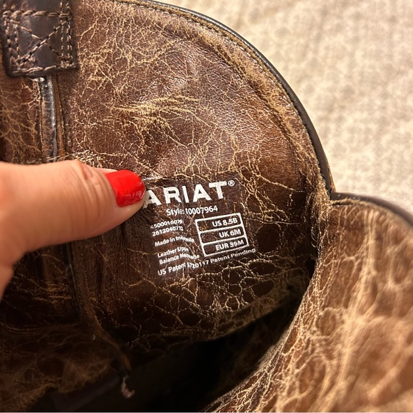 *Women’s Ariat boots, size 8.5. - Picture 2 of 4